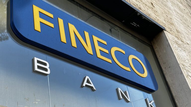 Analisi del certificato Cash Collect Premi fissi basato su titoli Eni, Finecobank e Nexi.